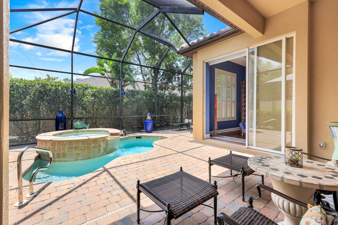 5773 Mango Cir, Naples, FL 34110