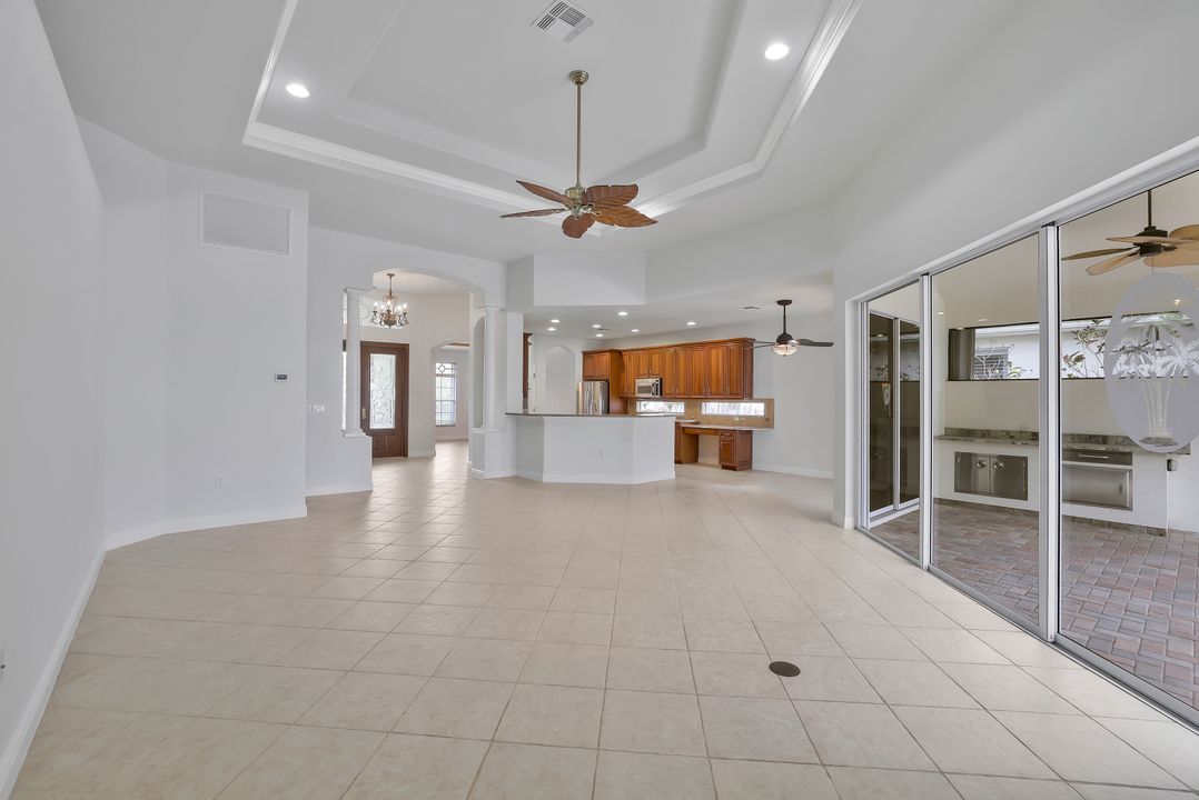 4923 Cerromar Dr, Naples, FL 34112