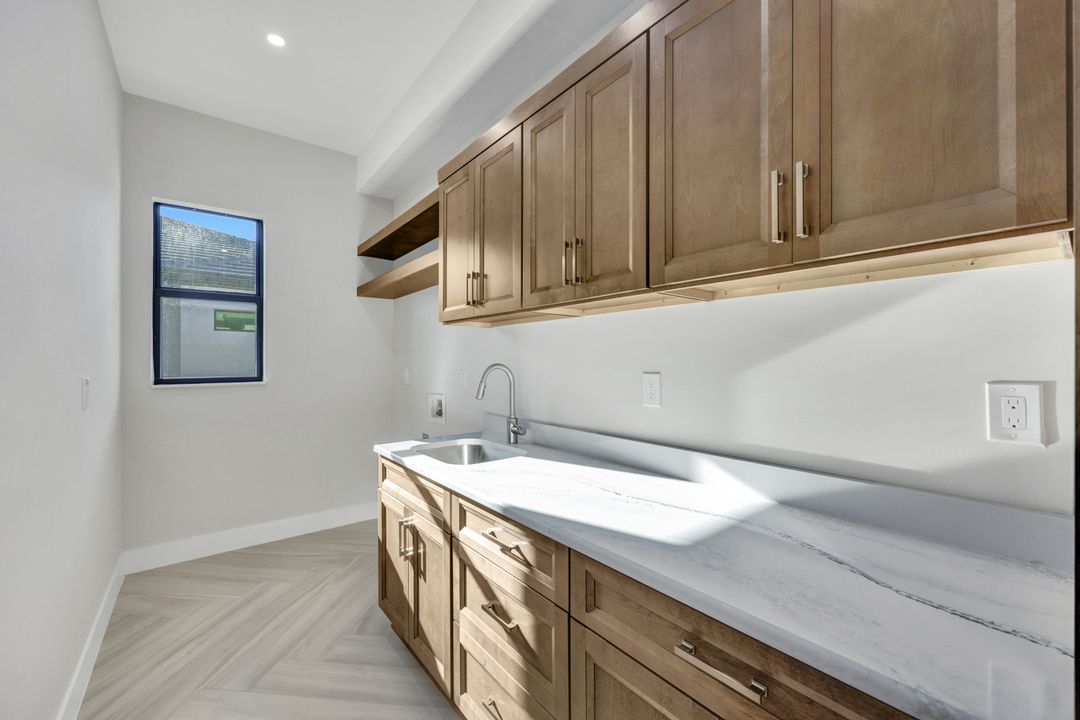 3220 NW 21st St, Cape Coral, FL 33993