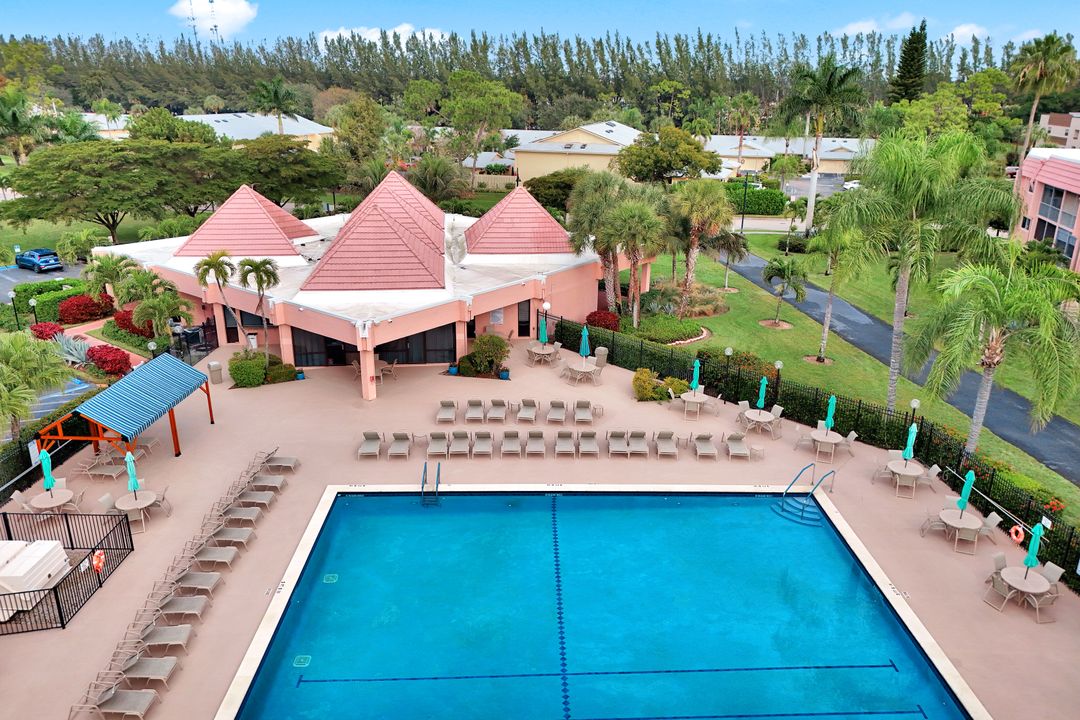 170 Turtle Lake Ct  #109, Naples, FL 34105