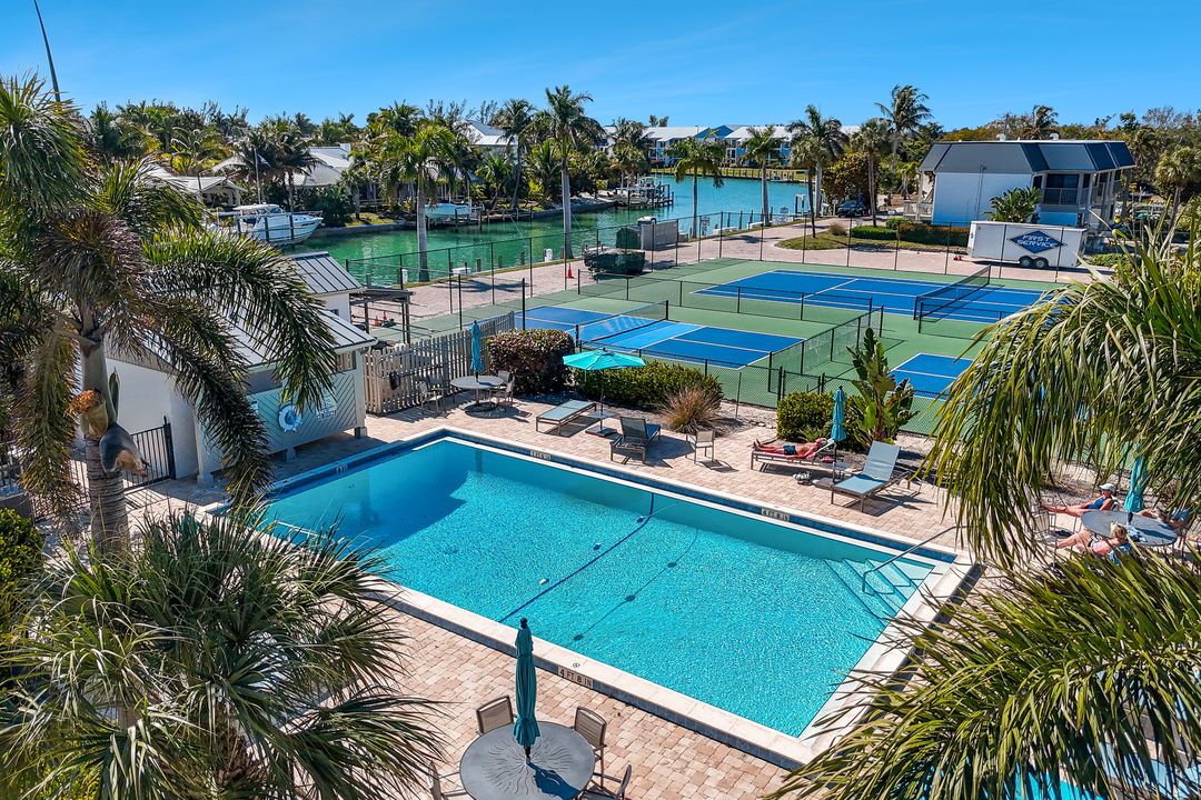 730 Sextant Dr, Sanibel, FL 33957