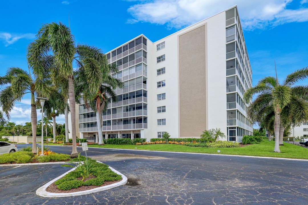 3 Bluebill Ave #206, Naples, FL 34108