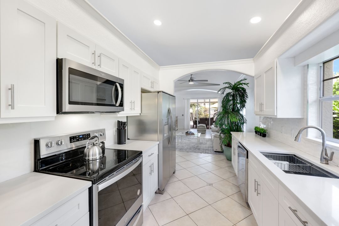 815 96th Ave N, Naples, FL 34108