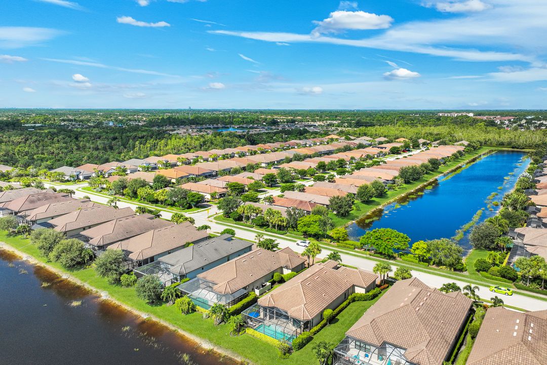 8362 Viale Cir, Naples, FL 34114