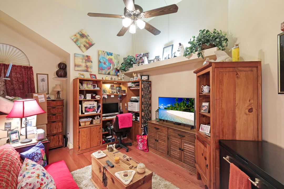 84 Valley Stream Ln, Naples, FL 34113