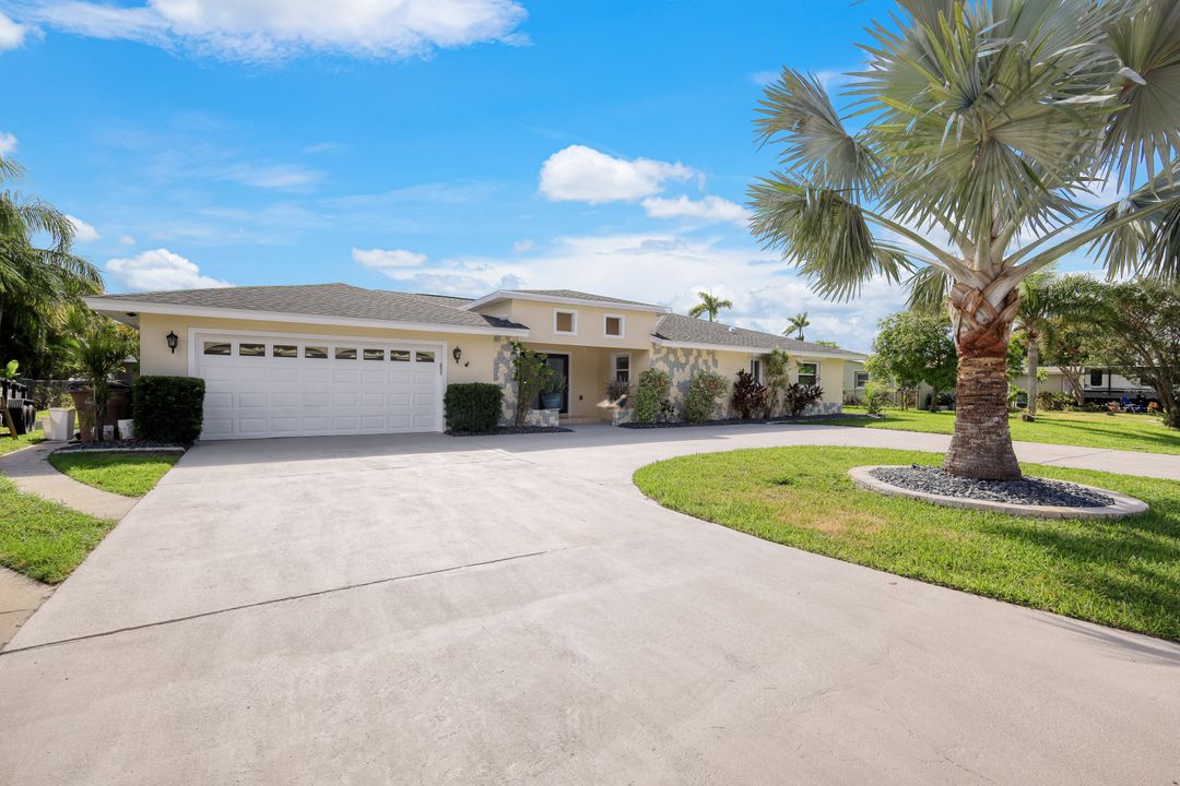 5211 Pocatella Ct, Cape Coral, FL 33904
