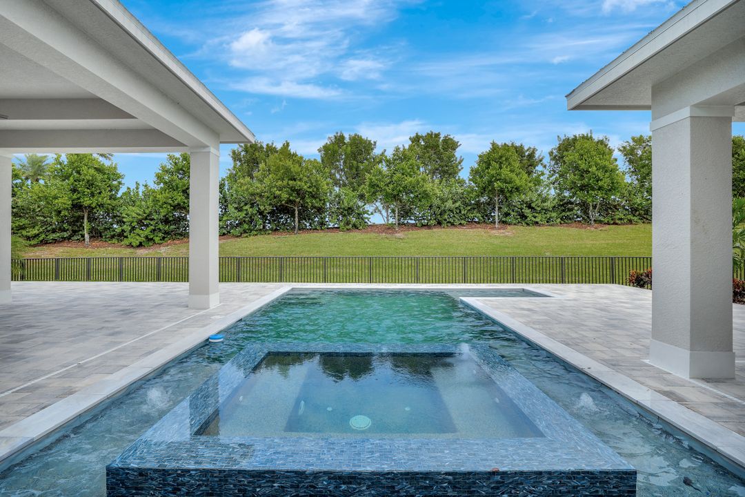 14286 Charthouse Cir, Naples, FL 34114