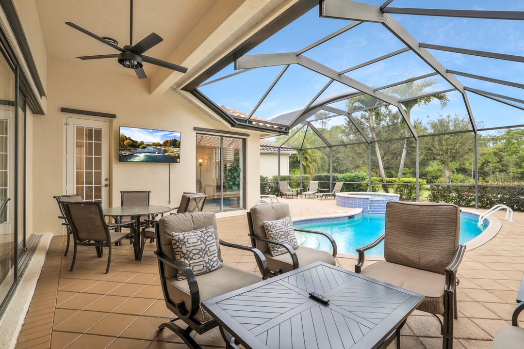 981 Tivoli Ct, Naples, FL 34104