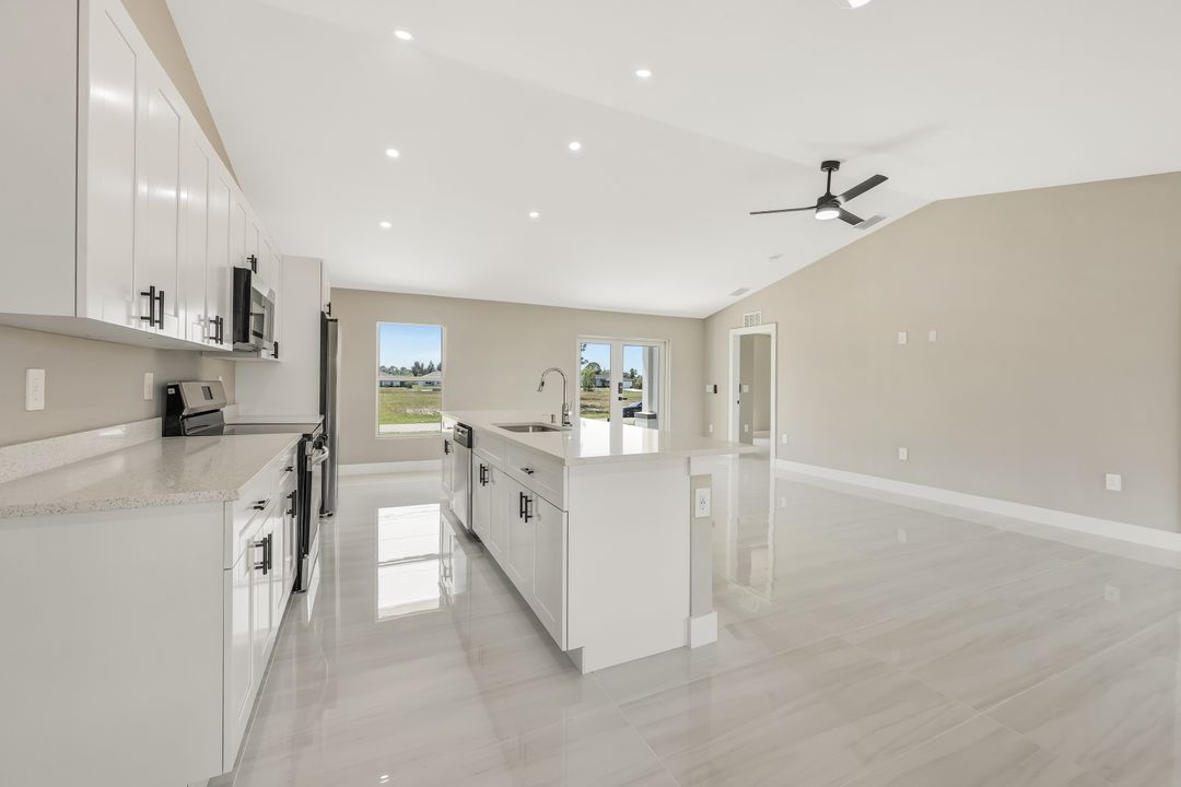 2821 NW 25th Ln, Cape Coral, FL 33993