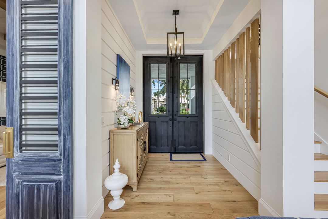 679 Rudder Rd, Naples, FL 34102