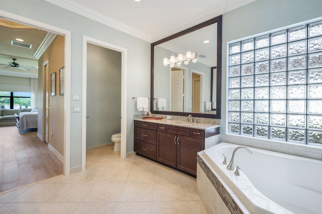 2915 Cinnamon Bay Cir, Naples, FL 34119