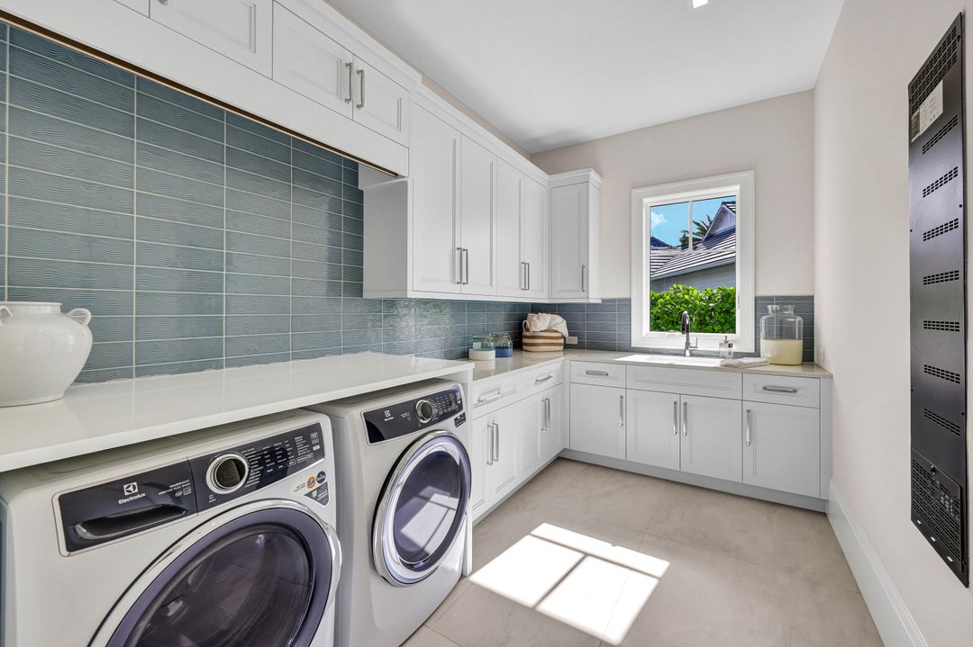 3637 Crayton Rd, Naples, FL 34103