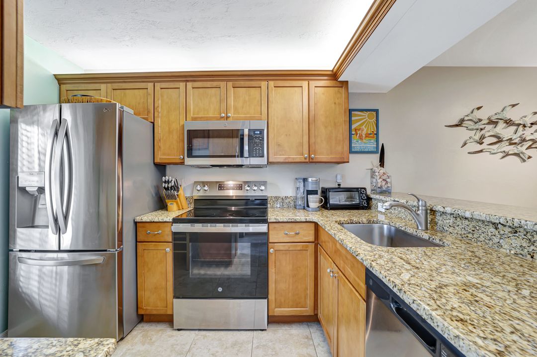 721 W Elkcam Cir #211, Marco Island, FL 34145