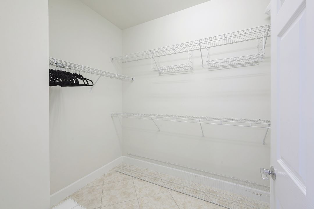 7256 Live Oak Dr, Naples, FL 34114