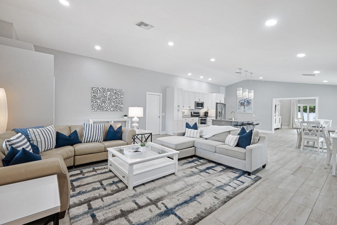 820 102nd Ave N, Naples, FL 34108