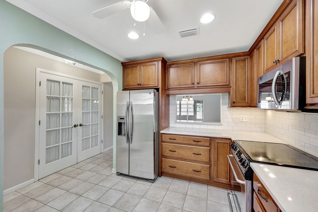 6760 Winkler Rd #z1, Fort Myers, FL 33919