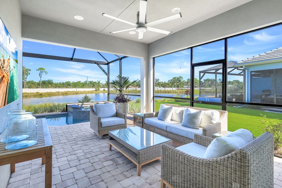 8825 Yucatan Ct, Naples, FL 34112