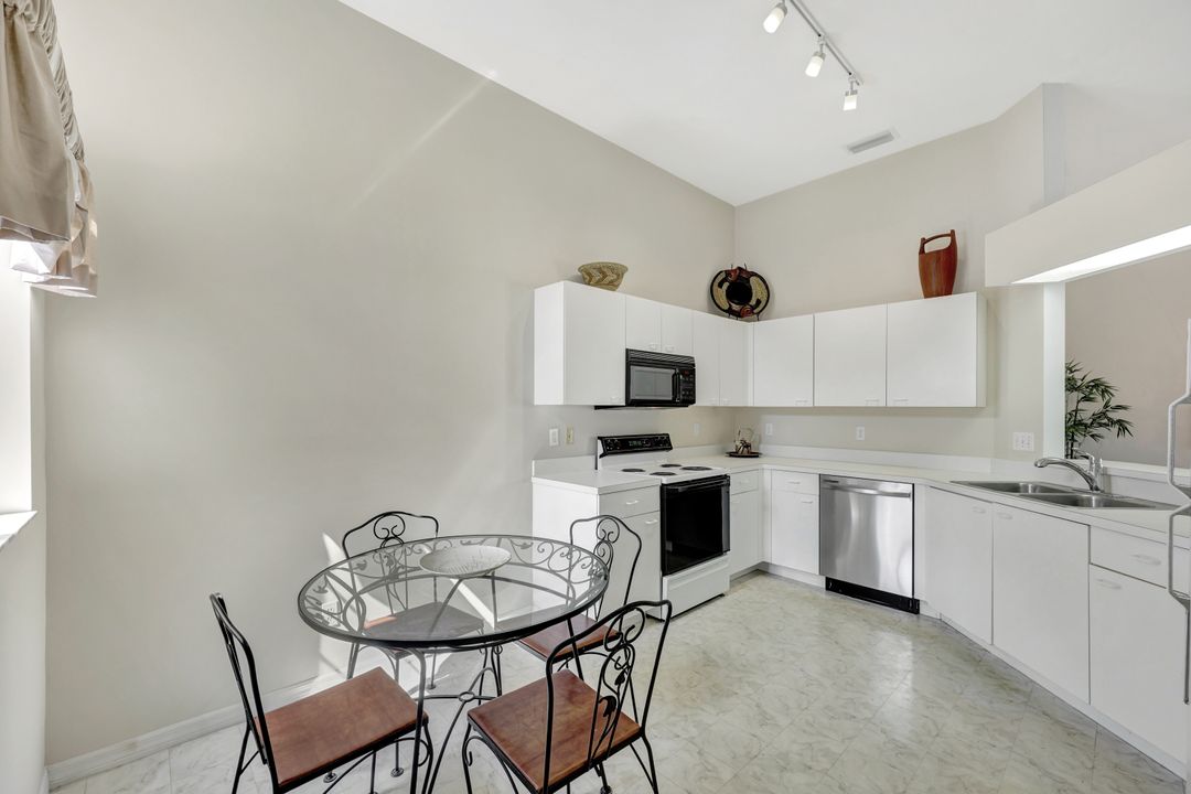 2861 Citrus Lake Dr #L201, Naples, FL 34109