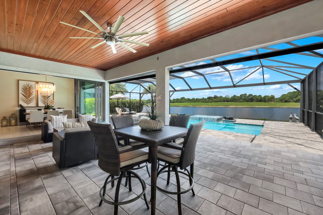 9577 Everglades Dr, Naples, FL 34120