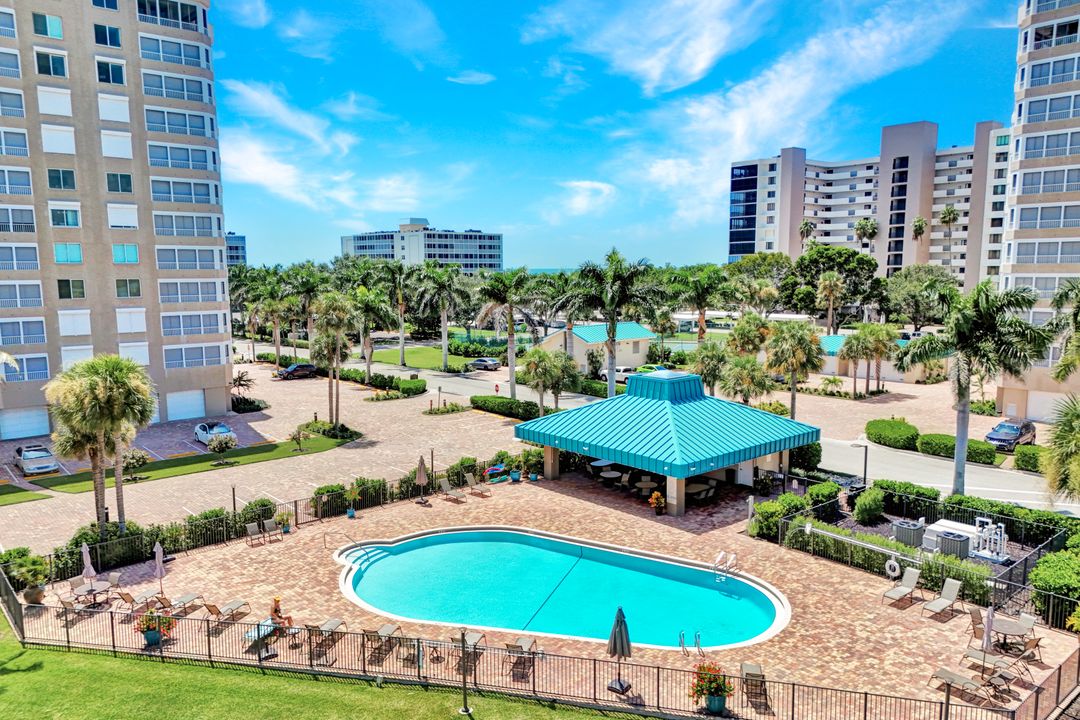 21 Bluebill Ave #1001, Naples, FL 34108