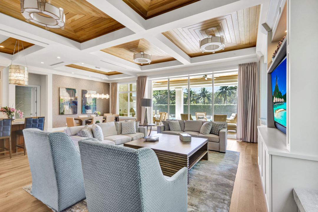 6892 Leeward Wy, Naples, FL 34109