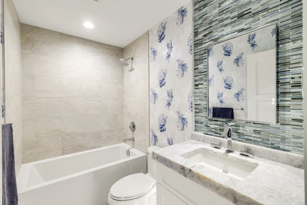 812 Tallow Tree Ct, Naples, FL 34108