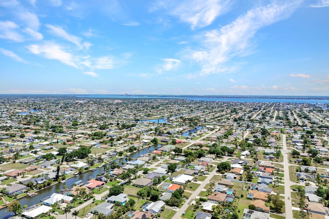 703 SE 33rd Terrace, Cape Coral, FL 33904