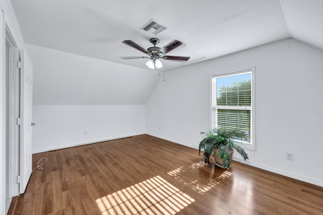 279 Leawood Cir, Naples, FL 34104