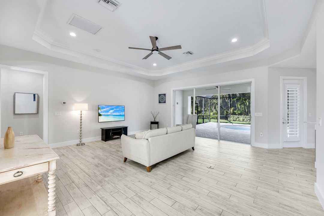 1371 Michigan Ave, Naples, FL 34103