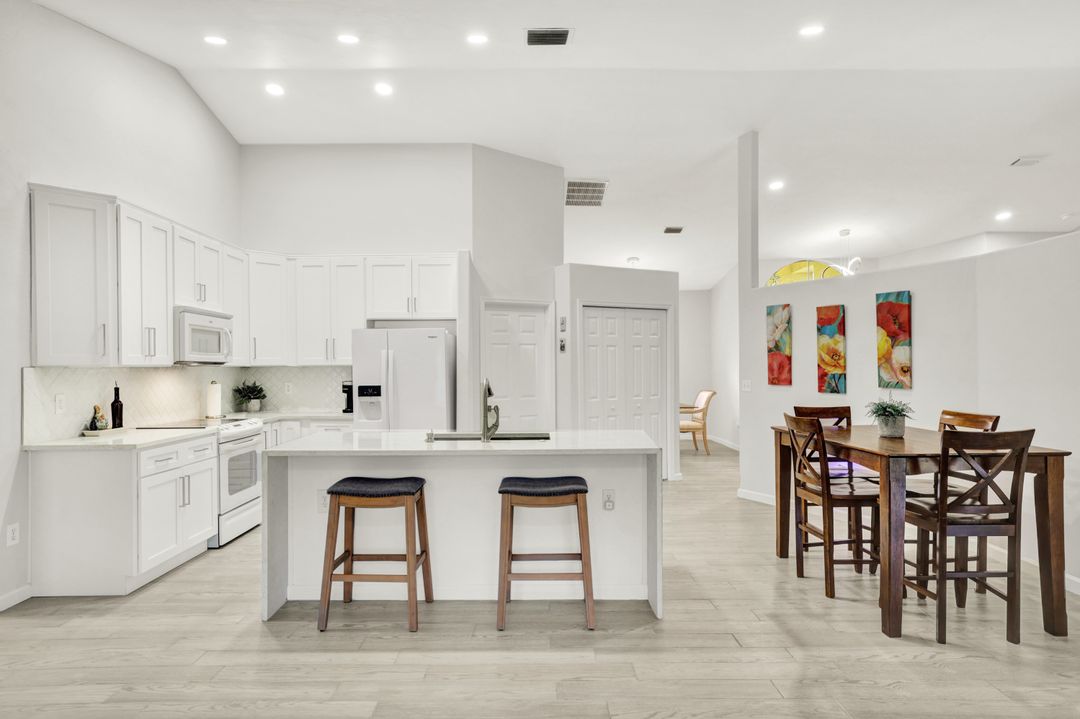 9820 Alhambra Ln, Bonita Springs, FL 34135