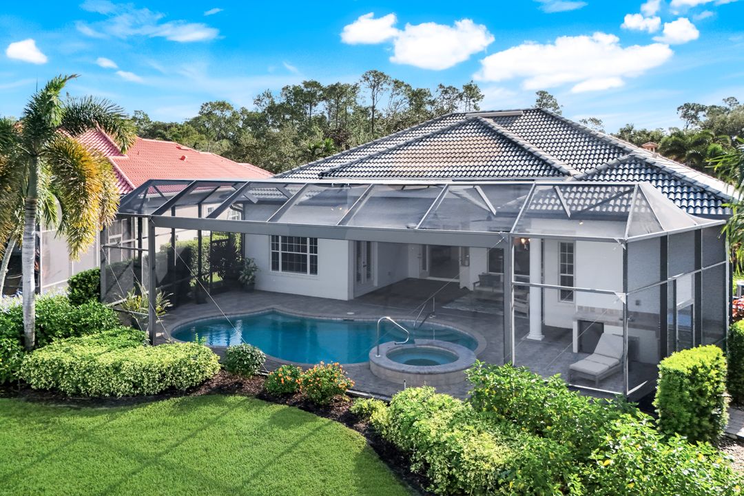 5799 Hammock Isles Dr, Naples, FL 34119