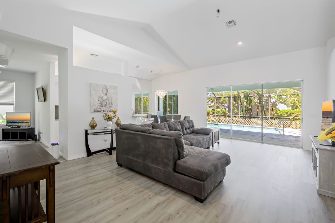 6785 Berwick Pl, Naples, FL 34104