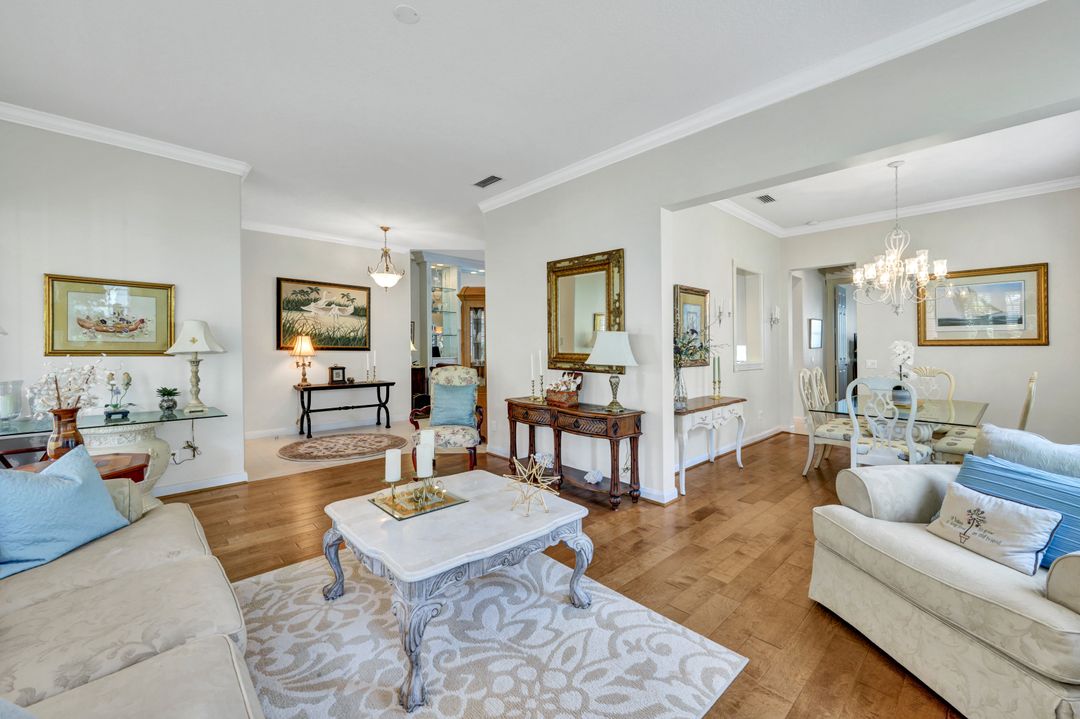 4313 Queen Elizabeth Way, Naples, FL 34119