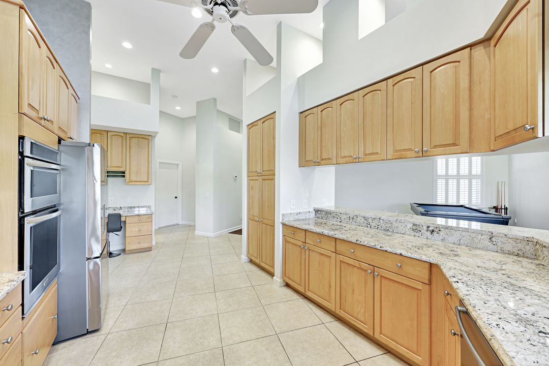 2035 Castle Garden Ln, Naples, FL 34110