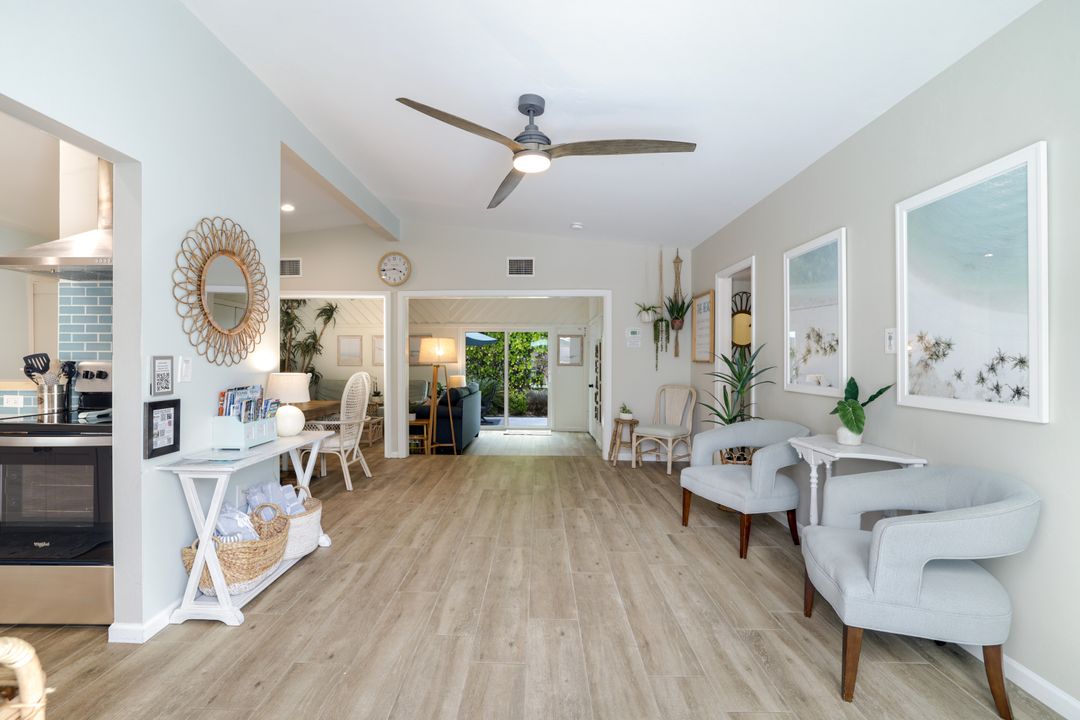 1971 Holiday Ln, Naples, FL 34104