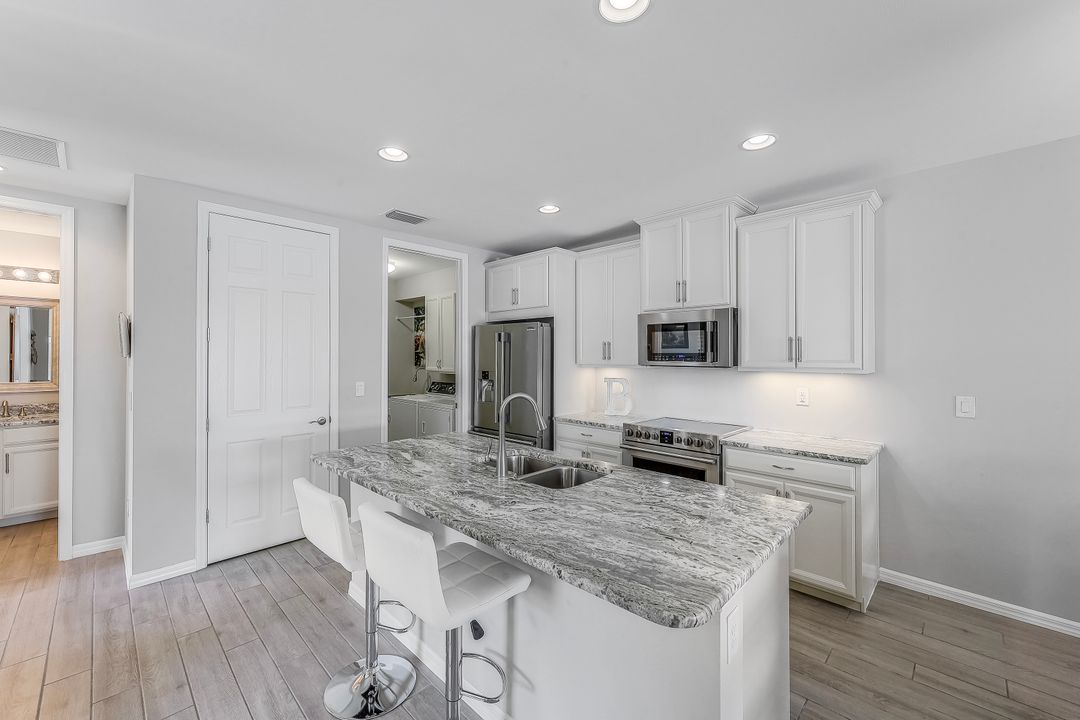 14908 Edgewater Cir, Naples, FL 34114