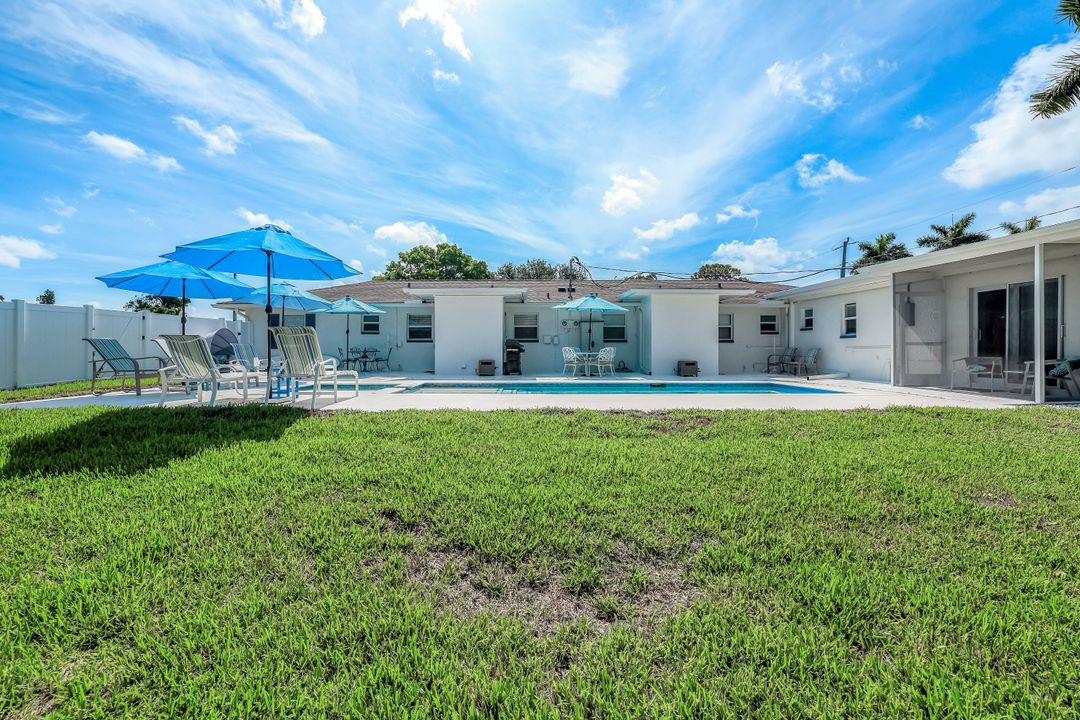 10095 7th St N #3, Naples, FL 34108