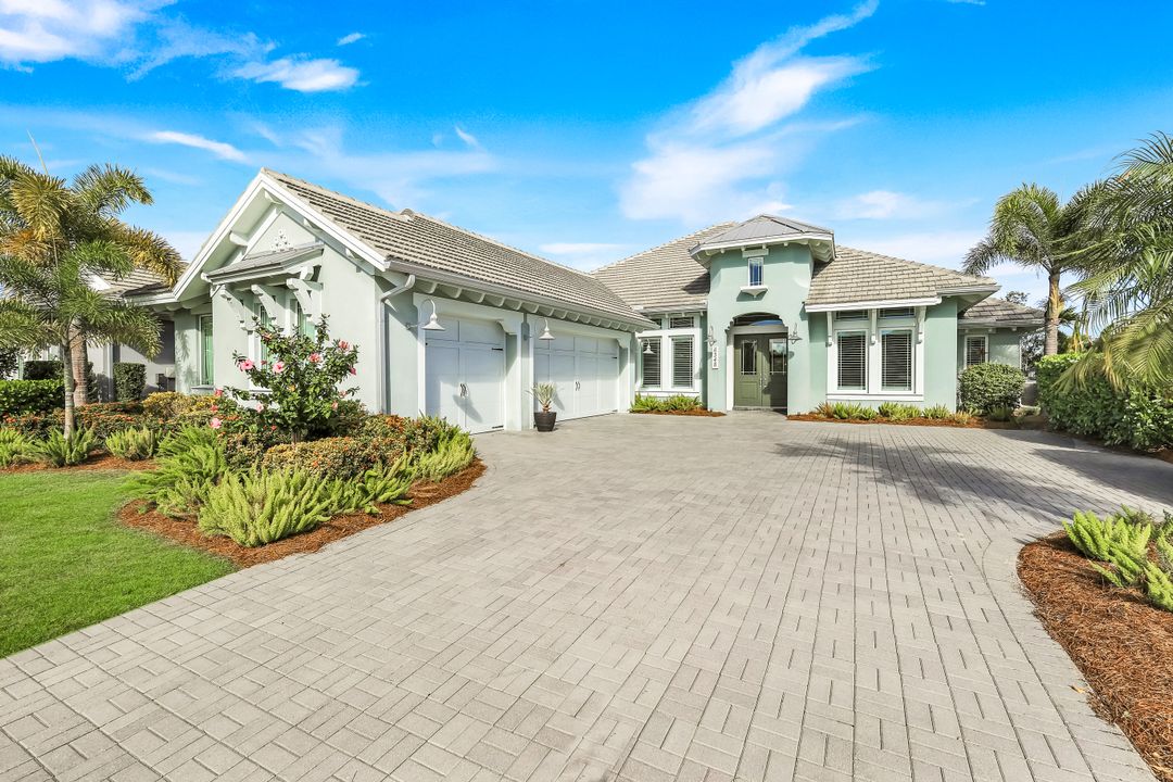 6348 Lyford Isle Dr, Naples, FL 34113
