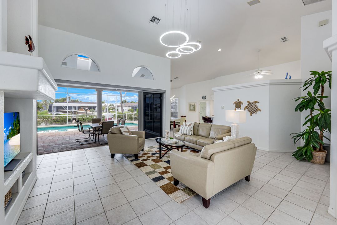 3712 SE 17th Pl, Cape Coral, FL 33904
