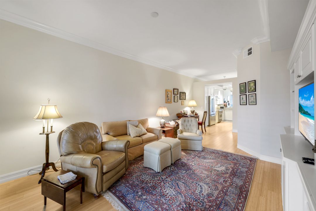 1895 Les Chateaux Blvd #302, Naples, FL 34109