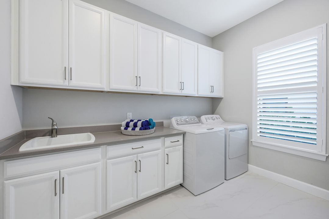 15572 Montello Ln, Naples, FL 34114