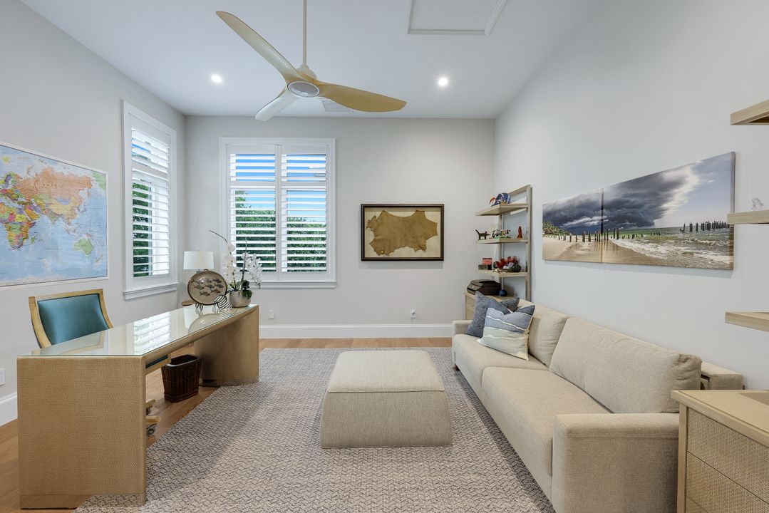 380 18th Ave S, Naples, FL 34102