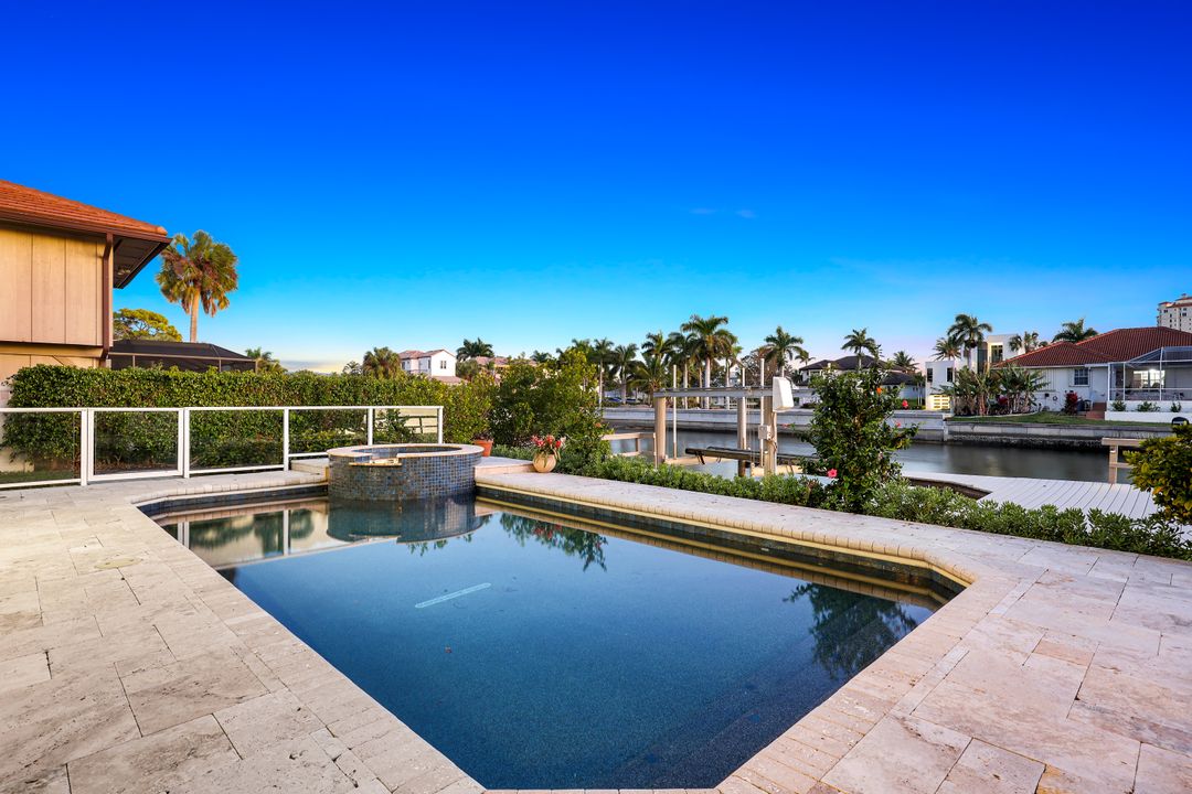 464 Oak Ave, Naples, FL 34108