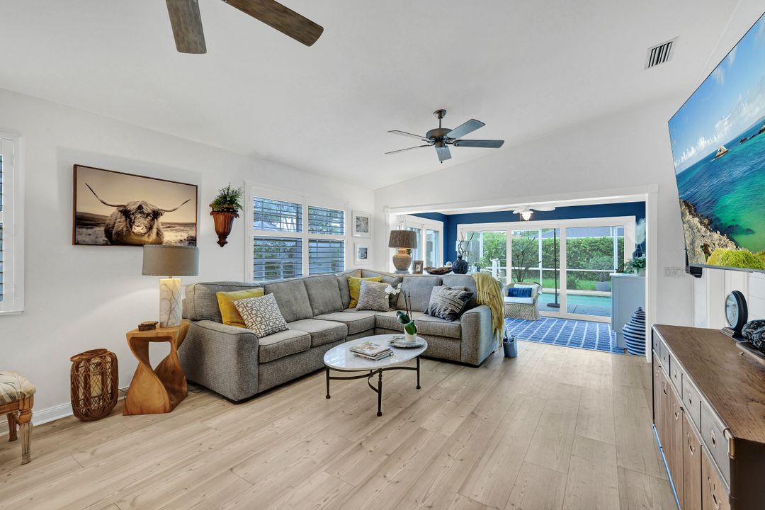 5011 Kingston Way, Naples, FL 34119