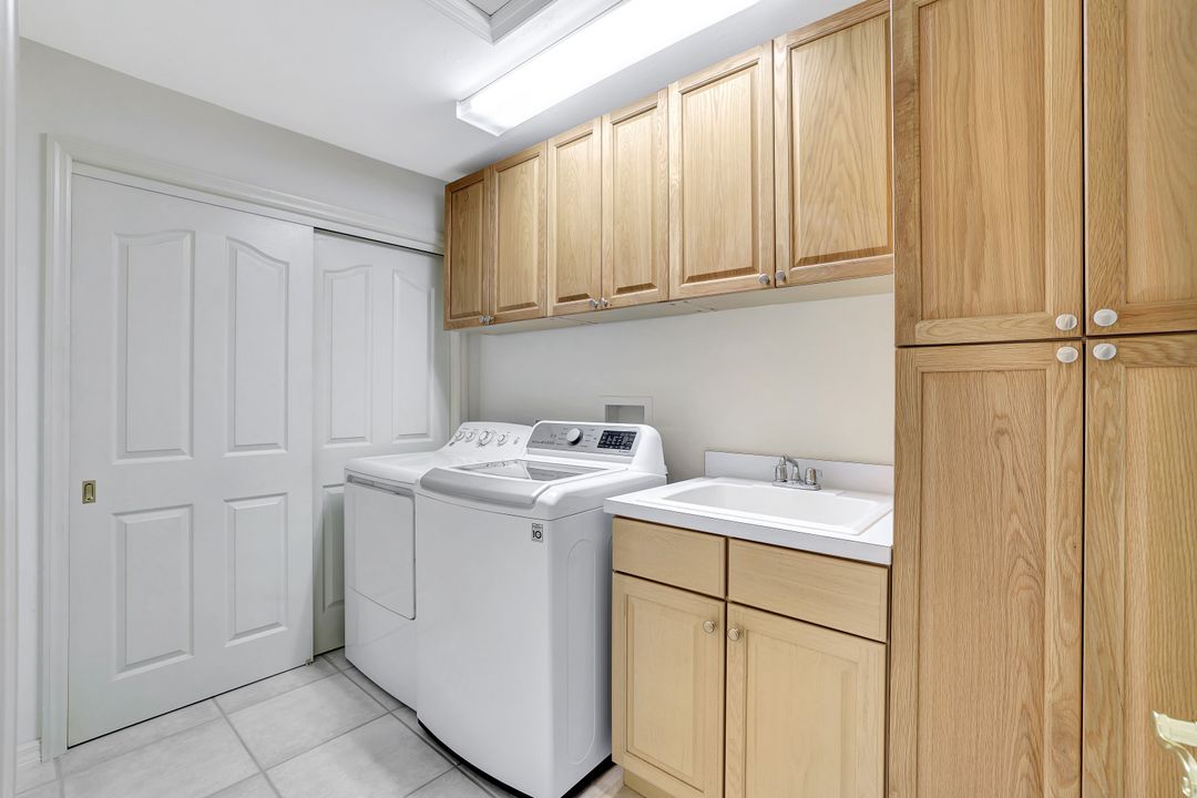 6200 Reserve Cir #404, Naples, FL 34119