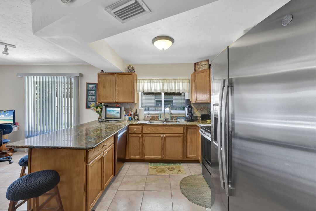 688 94th Ave N, Naples, FL 34108