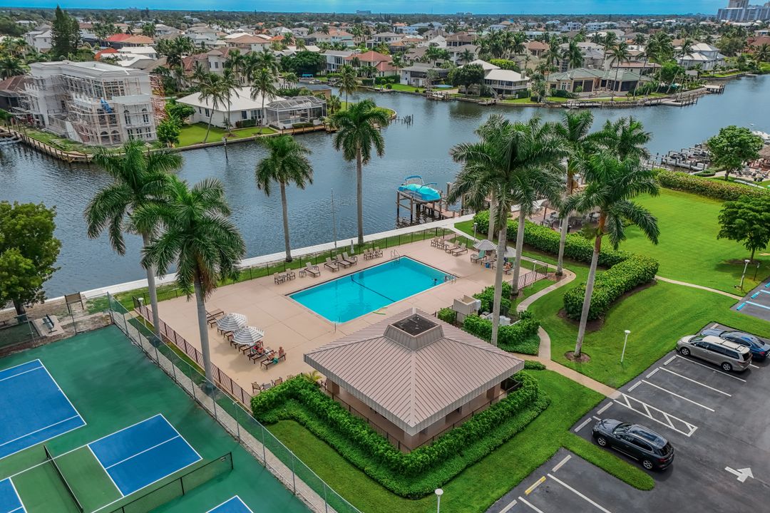 11118 Gulf Shore Dr #803, Naples, FL 34108