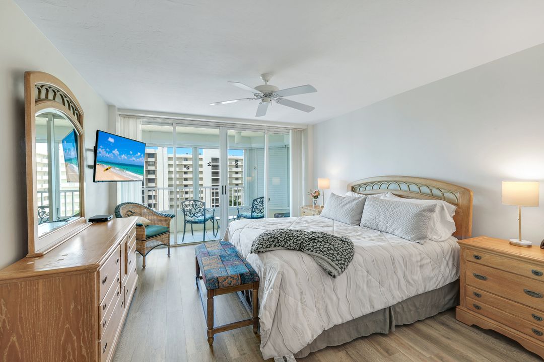 21 Bluebill Ave  #905, Naples, FL 34108