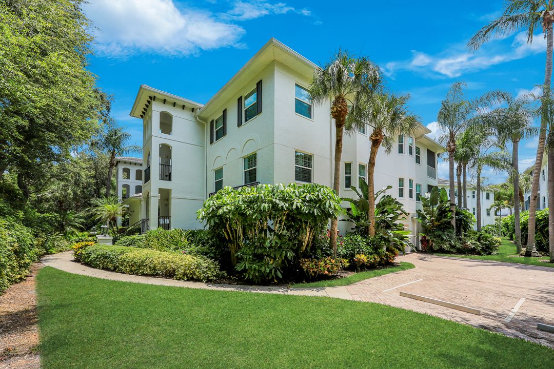 831 Sailaway Ln #202, Naples, FL 34108