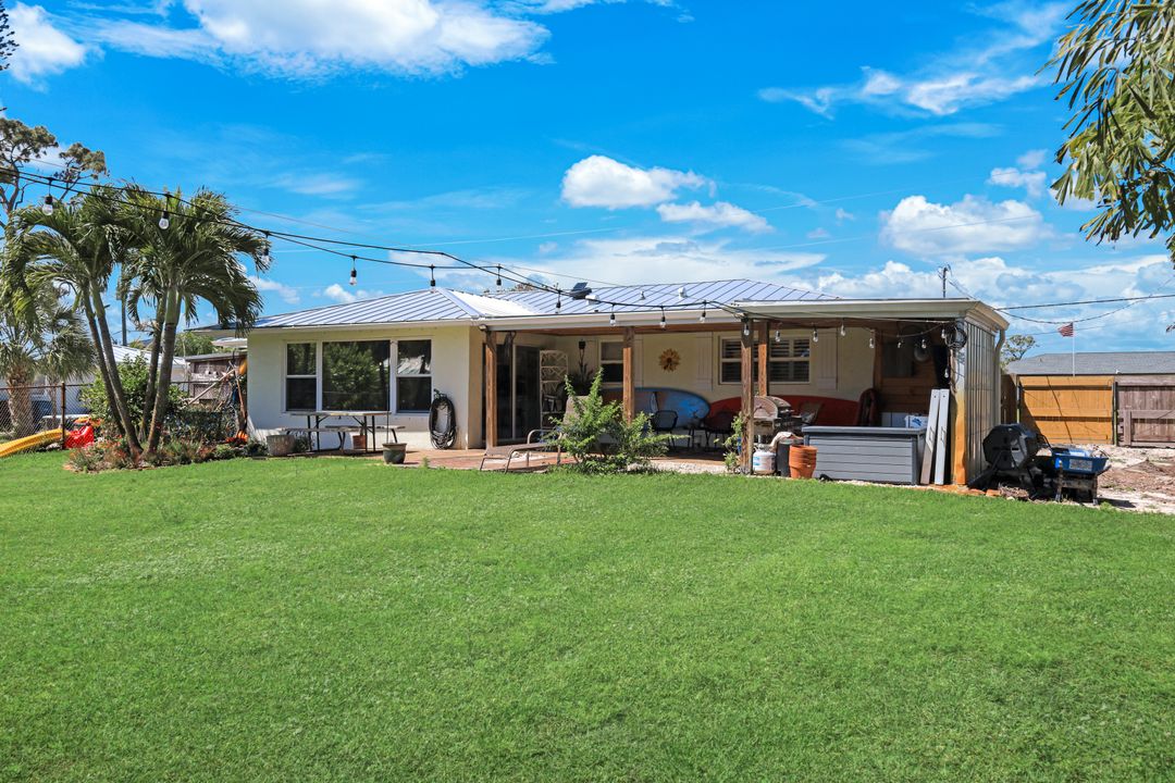 20621 Pine Tree Ln, Estero, FL 33928